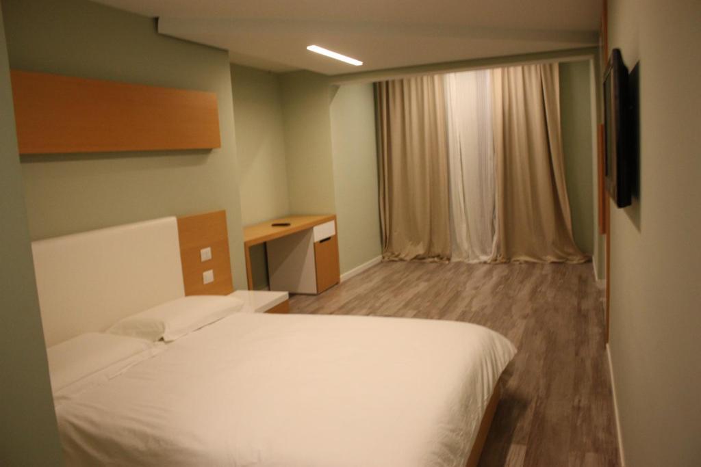 Hotel Bologna Vlorë Pokoj fotografie